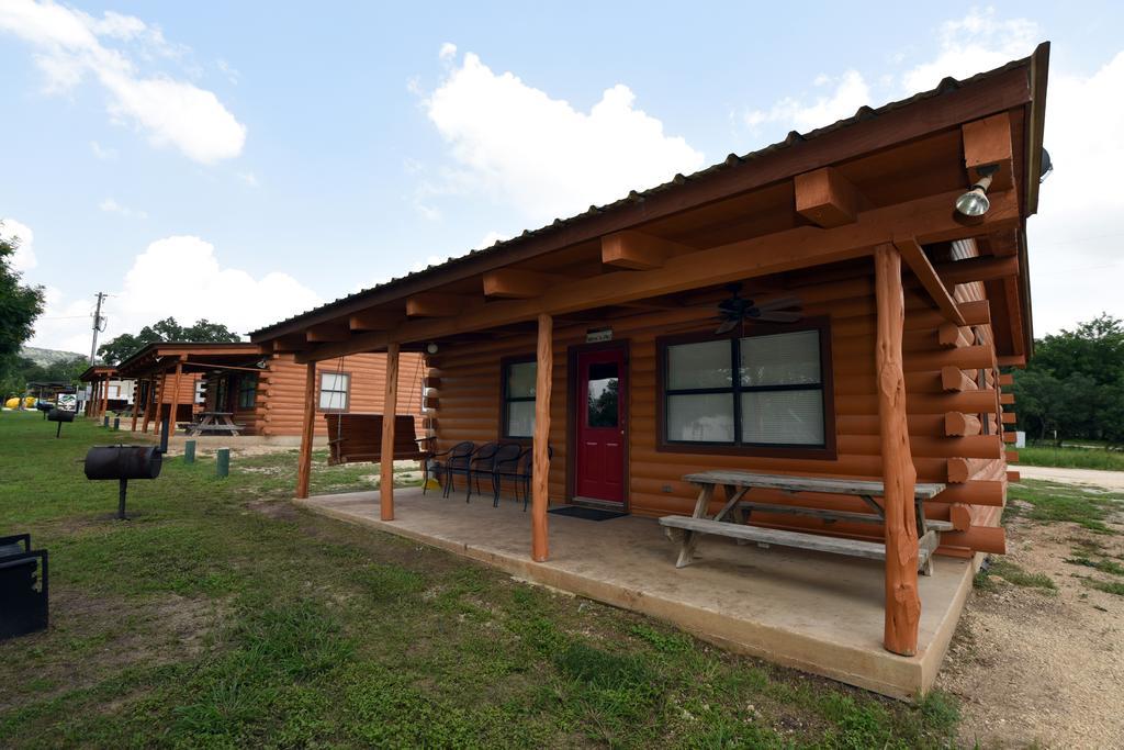 River Bluff Cabins Rio Frio Exteriér fotografie